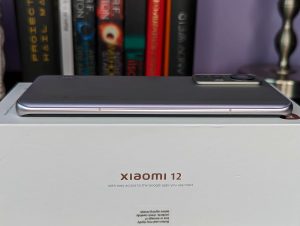 Xiaomi_12_side